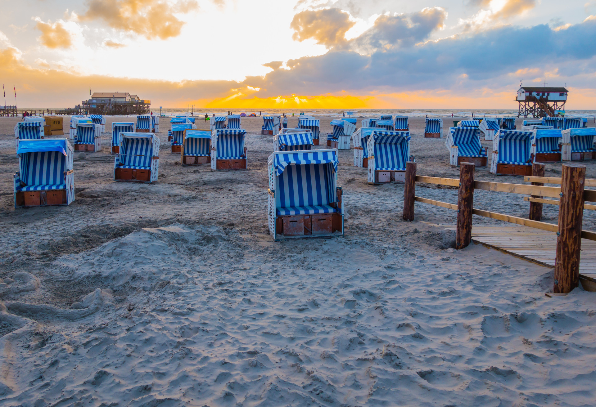 Sunset Beach St. Peter-Ording; Shutterstock ID 1149881084; Purpose: Destiny; Brand (KAYAK, Momondo, Any): Any