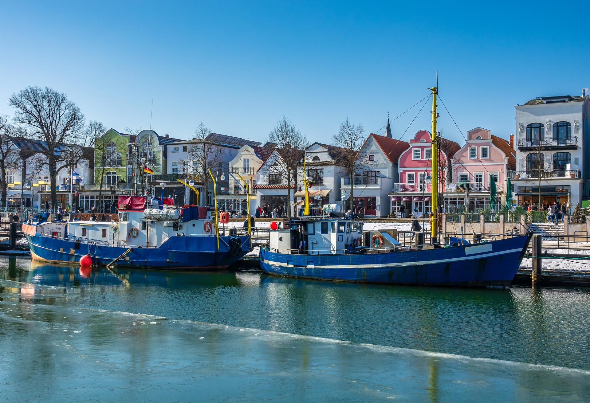 Fishing boats in winter time in Warnemuende, Germany.

Mecklenburg-Vorpommern