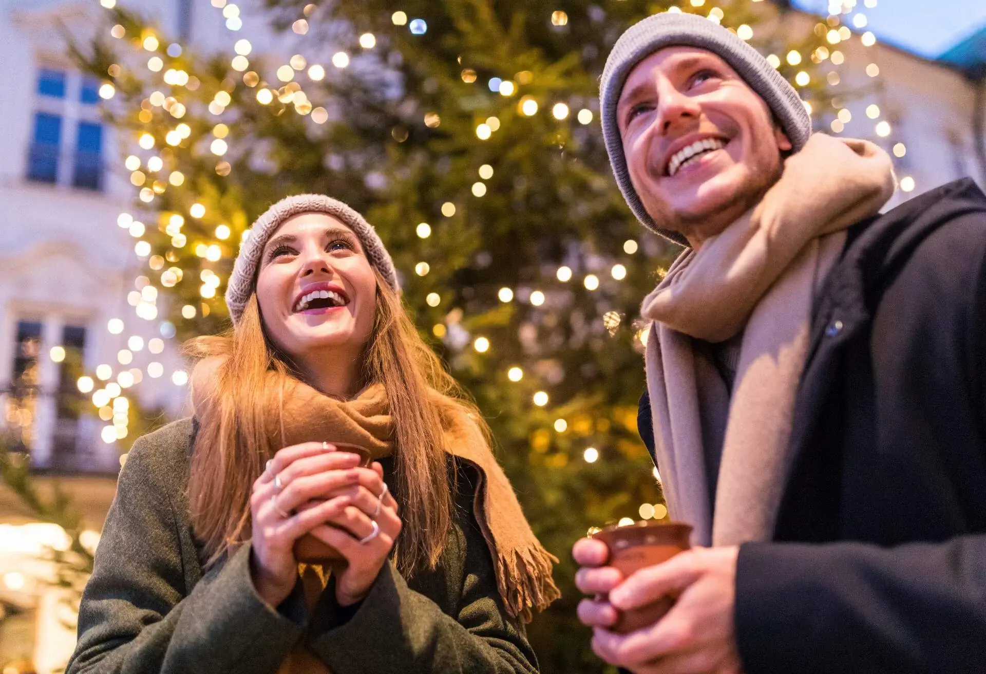 MAN_CHRISTMAS_MARKET_MULLED_WINE