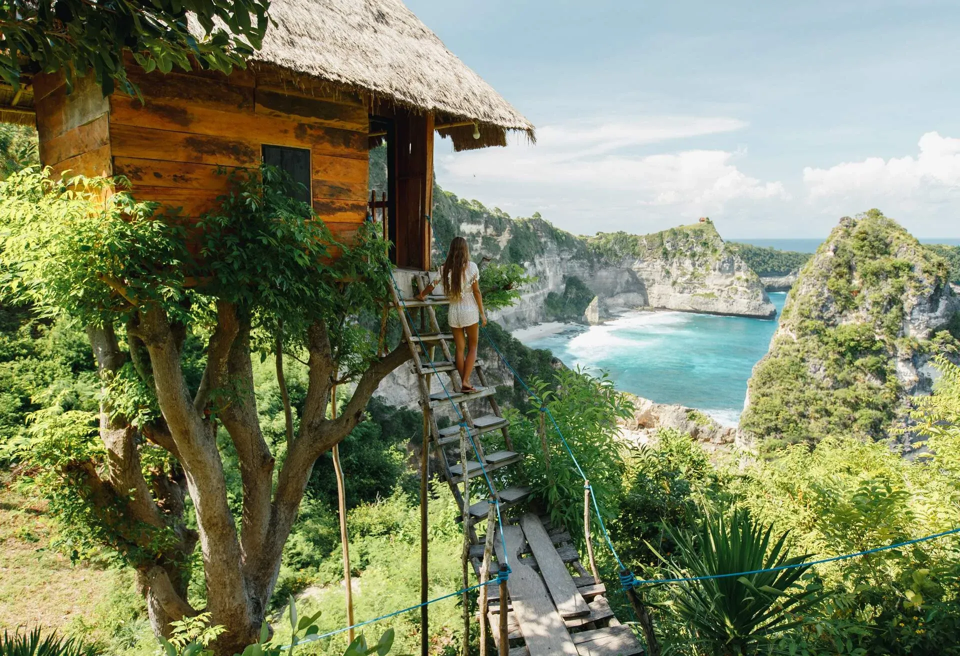 DEST_INDONESIA_BALI_Atun-Beach_Nusa-Penida-island_THEME_HOTEL_TREE-HOUSE_ECO-FRIENDLY_SUSTAINABILITY