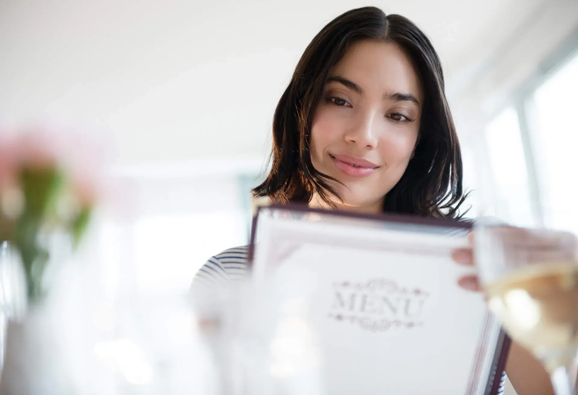 THEME_PEOPLE_WOMAN_RESTAURANT_MENU_GettyImages