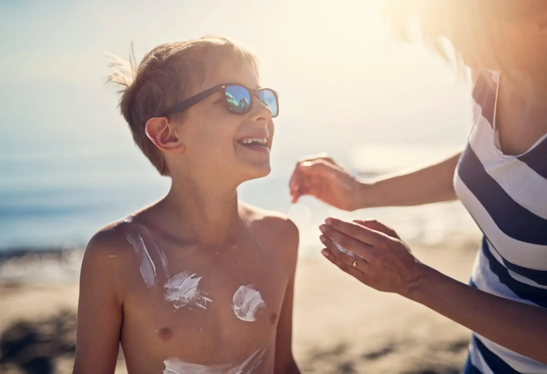 PARENT_CHILD_BEACH_SUNSCREEN