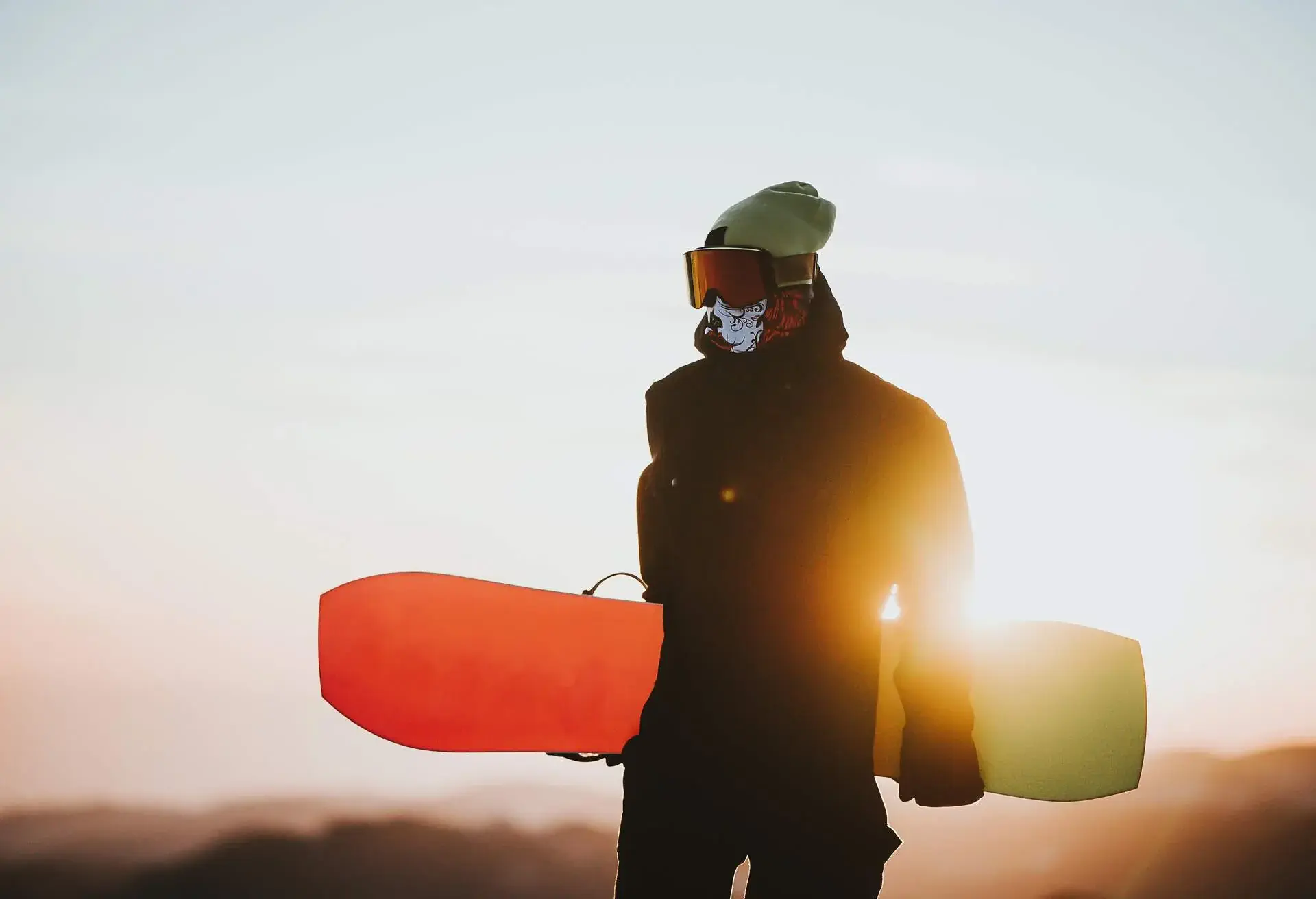 PERSON_SNOWBOARD