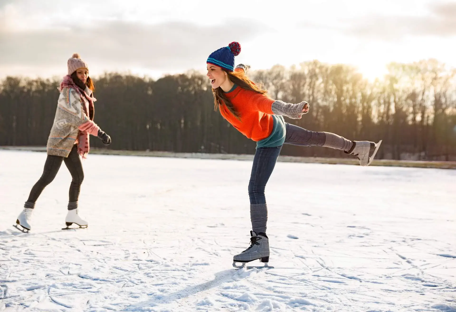 WOMAN_LAKE_ICE_SKATING_WINTER_SNOW