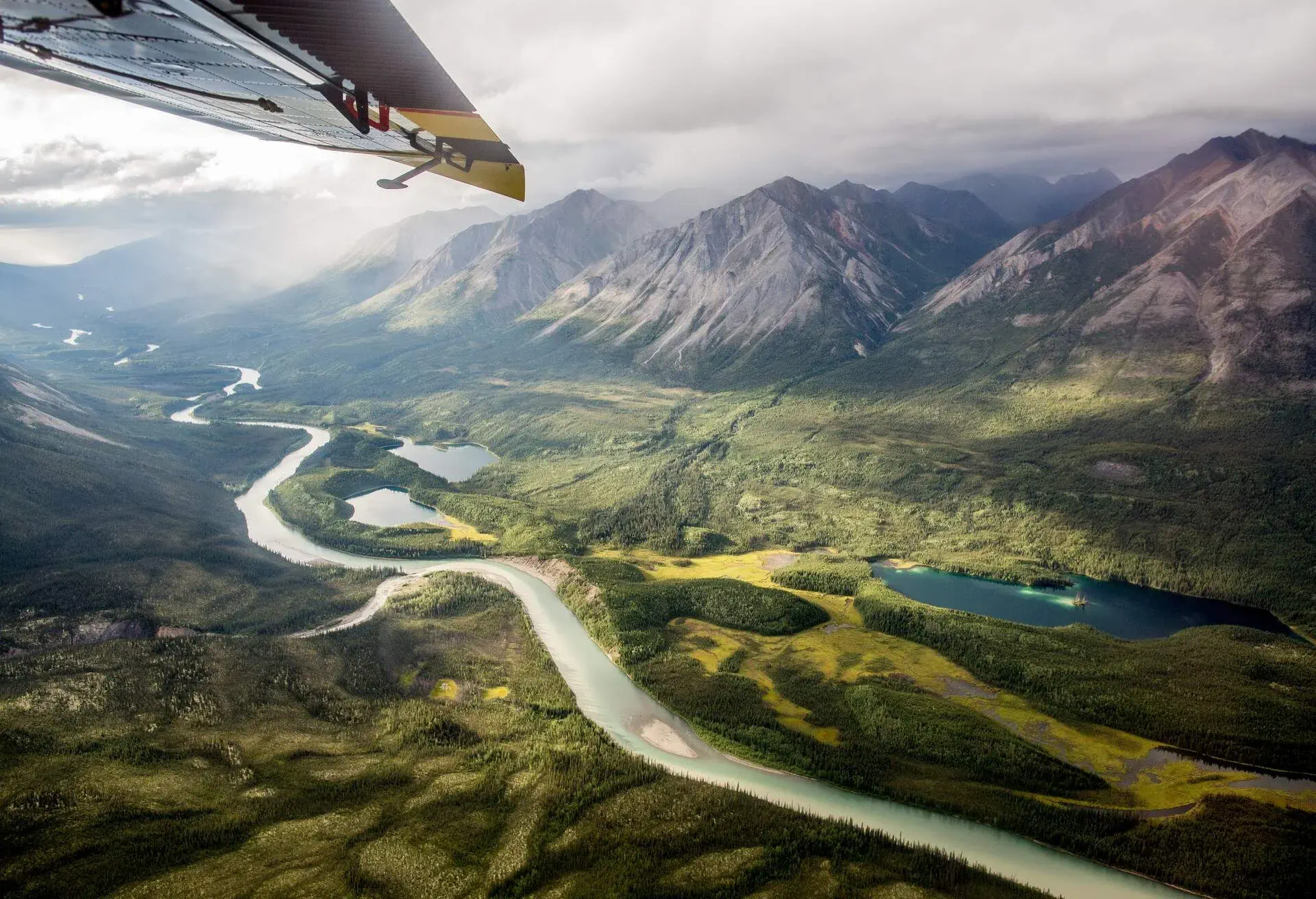 CANADA_NORTHWEST_TERRITORIES_NAHANNI_NATIONAL_PARK_RESERVE_AERIAL_VIEW_SEAPLANE