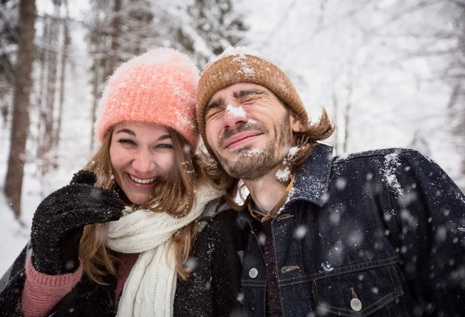 PEOPLE_MAN_WOMAN_SNOW_FOREST