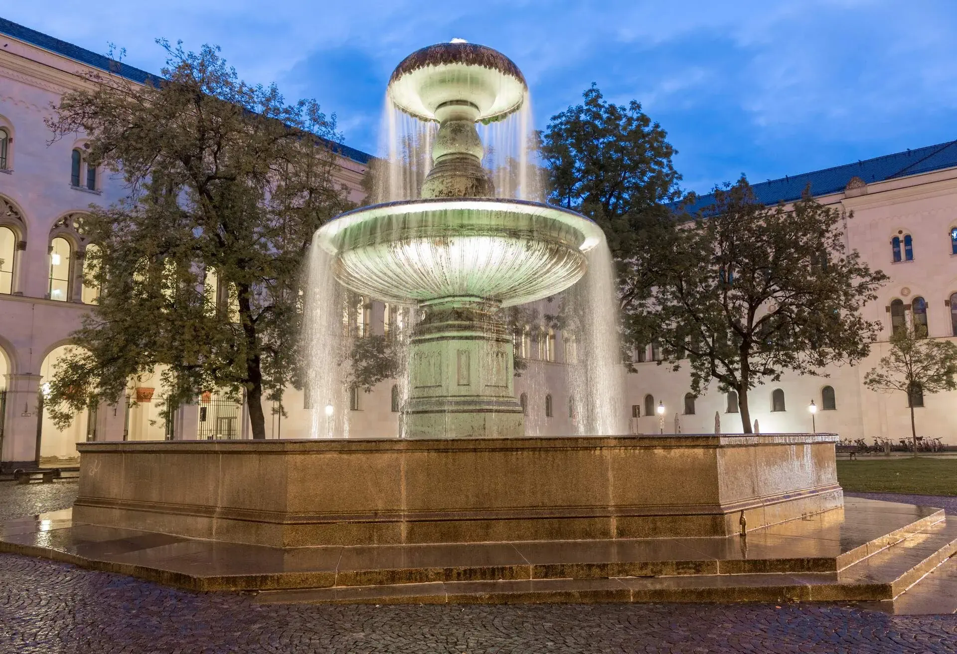 GERMANY_MUNICH_LUDWIG_MAXIMILLIAN_UNIVERSITY_FOUNTAIN