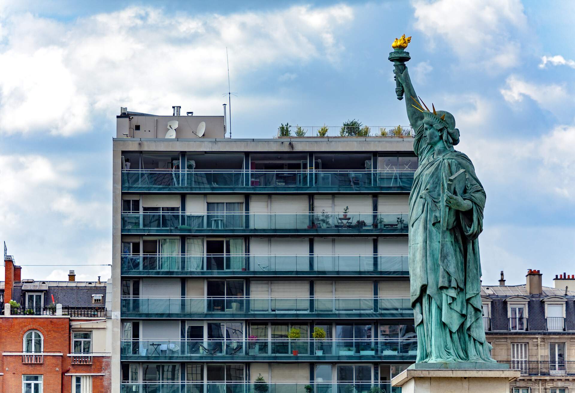 DEST_FRANCE_PARIS_STATUE-OF-LIBERTY_replica_GettyImages-578835270