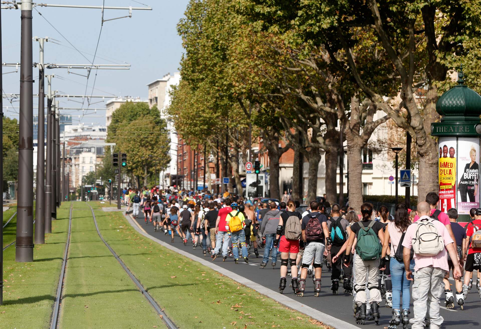 DEST_FRANCE_PARIS_THEME_ROLLER_SKATE_GettyImages-577093133