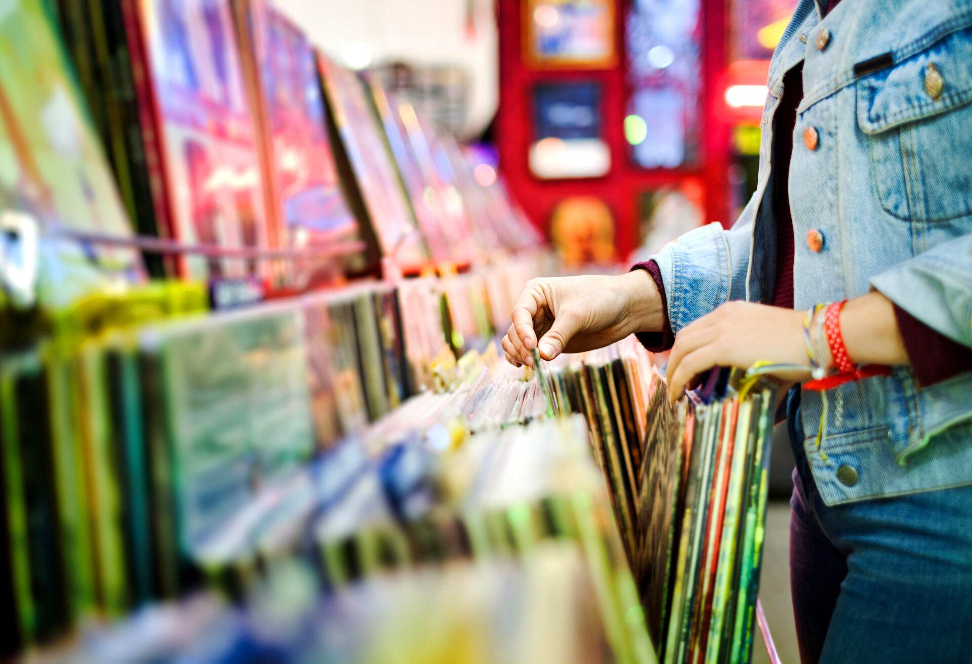 THEME_SHOPPING_VINYL_RECORDS_GettyImages-1226914373