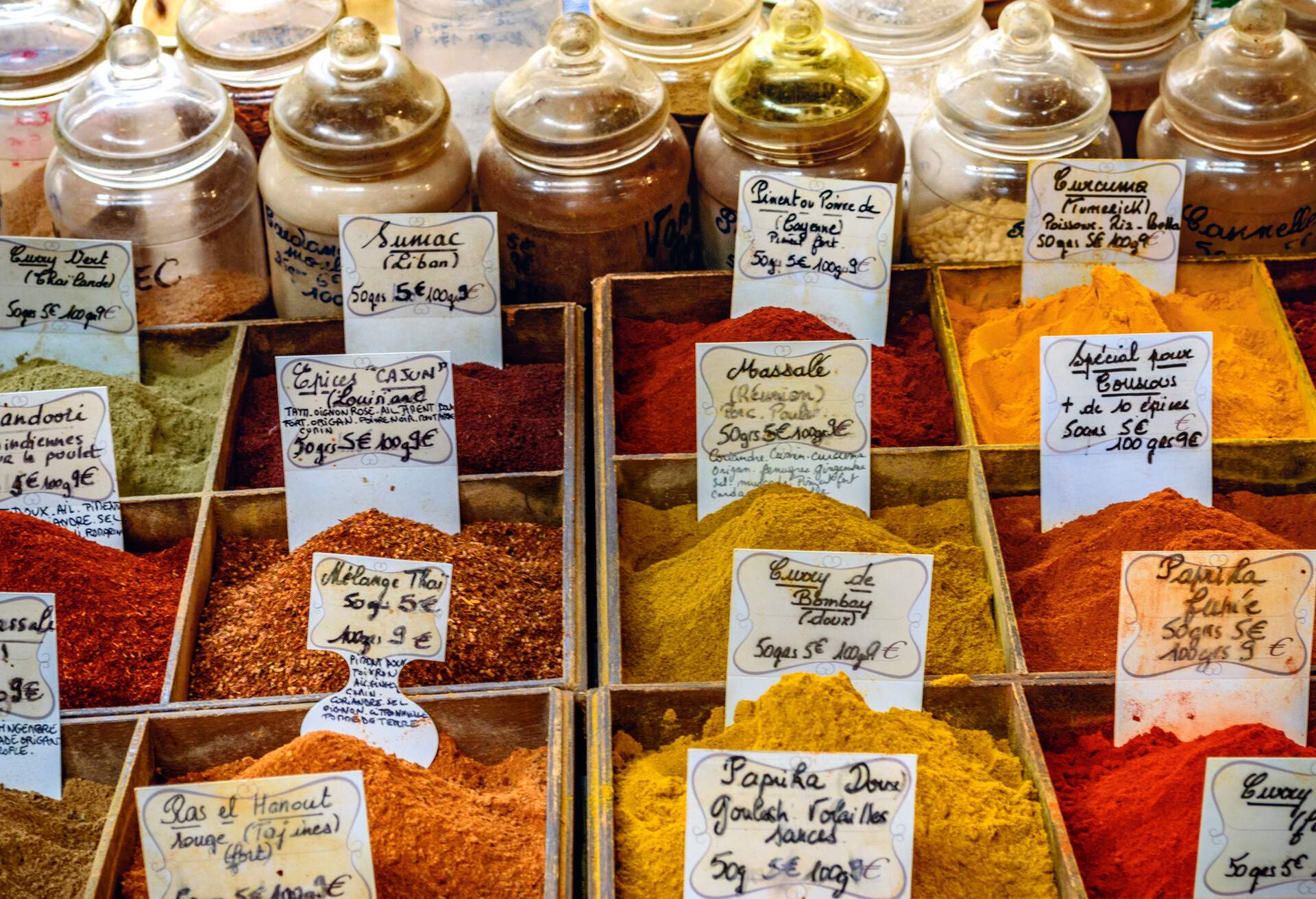 DEST_FRANCE_ANTIBES_THEME_FOODS_SPICE-STAND_GettyImages-916606996