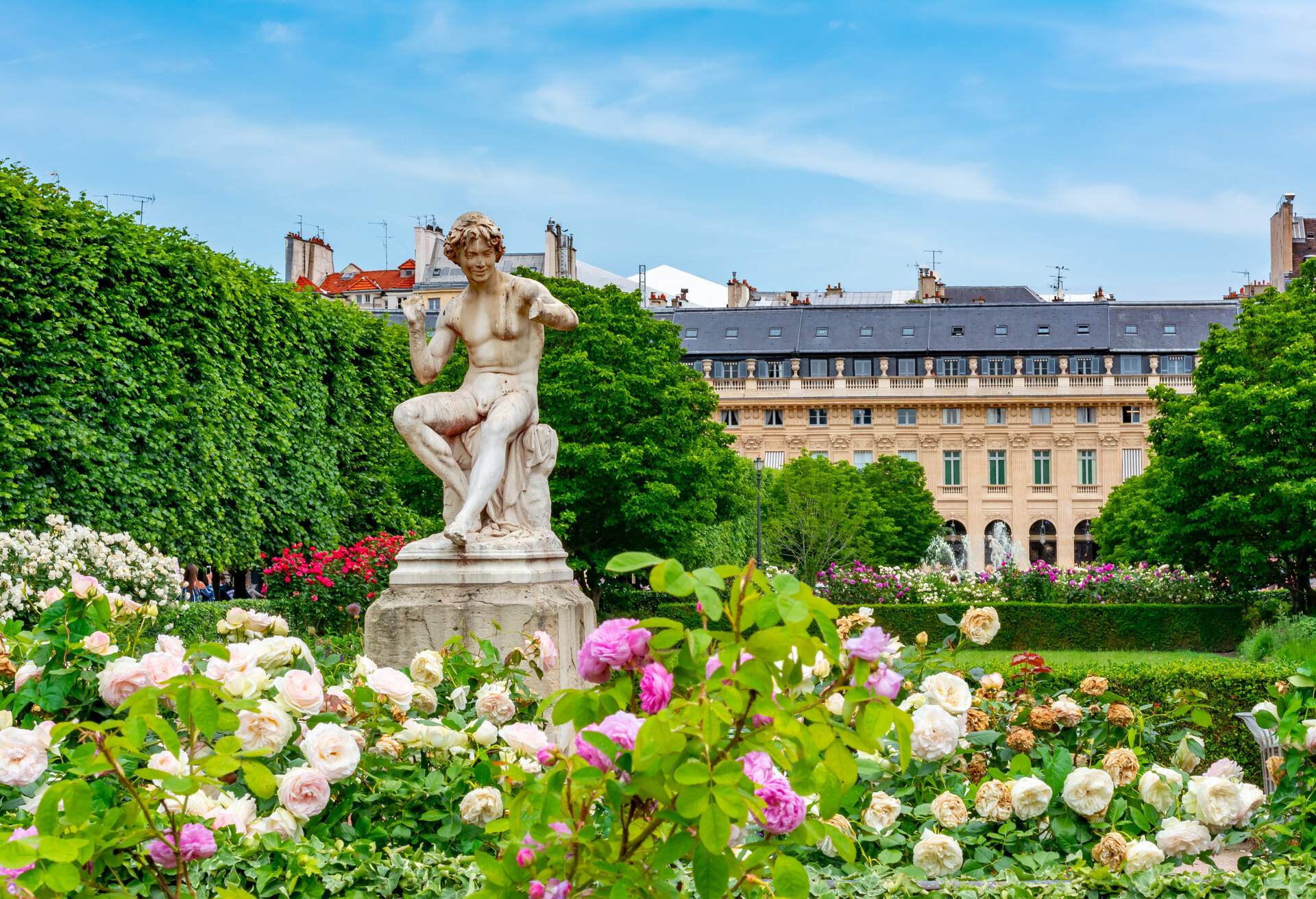 DEST_FRANCE_PARIS_JARDIN-DU-PALAIS-ROYAL_shutterstock-portfolio_1654696603