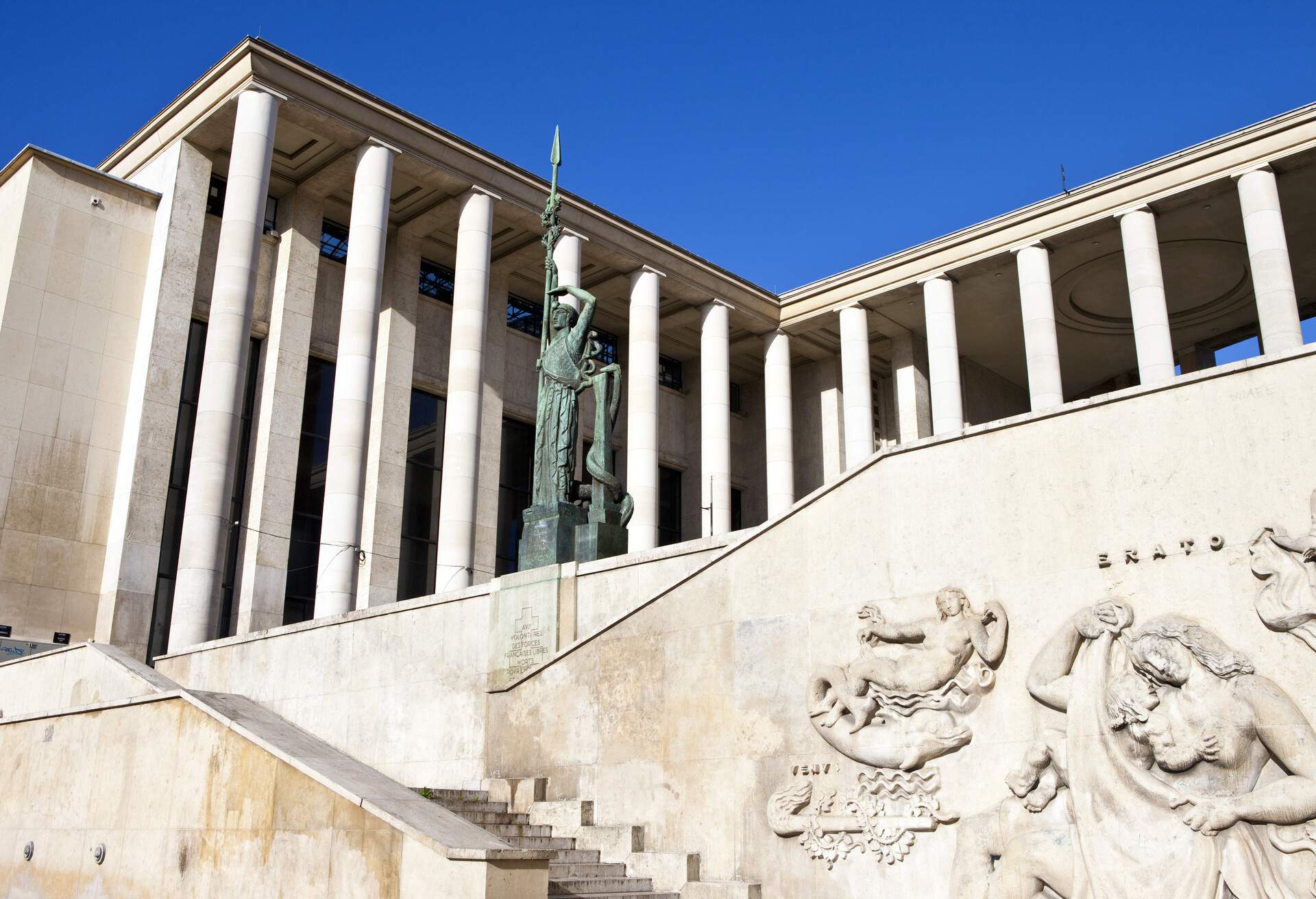 DEST_FRANCE_PARIS_LE-PALAIS-DE-TOKYO_shutterstock-portfolio_161418197