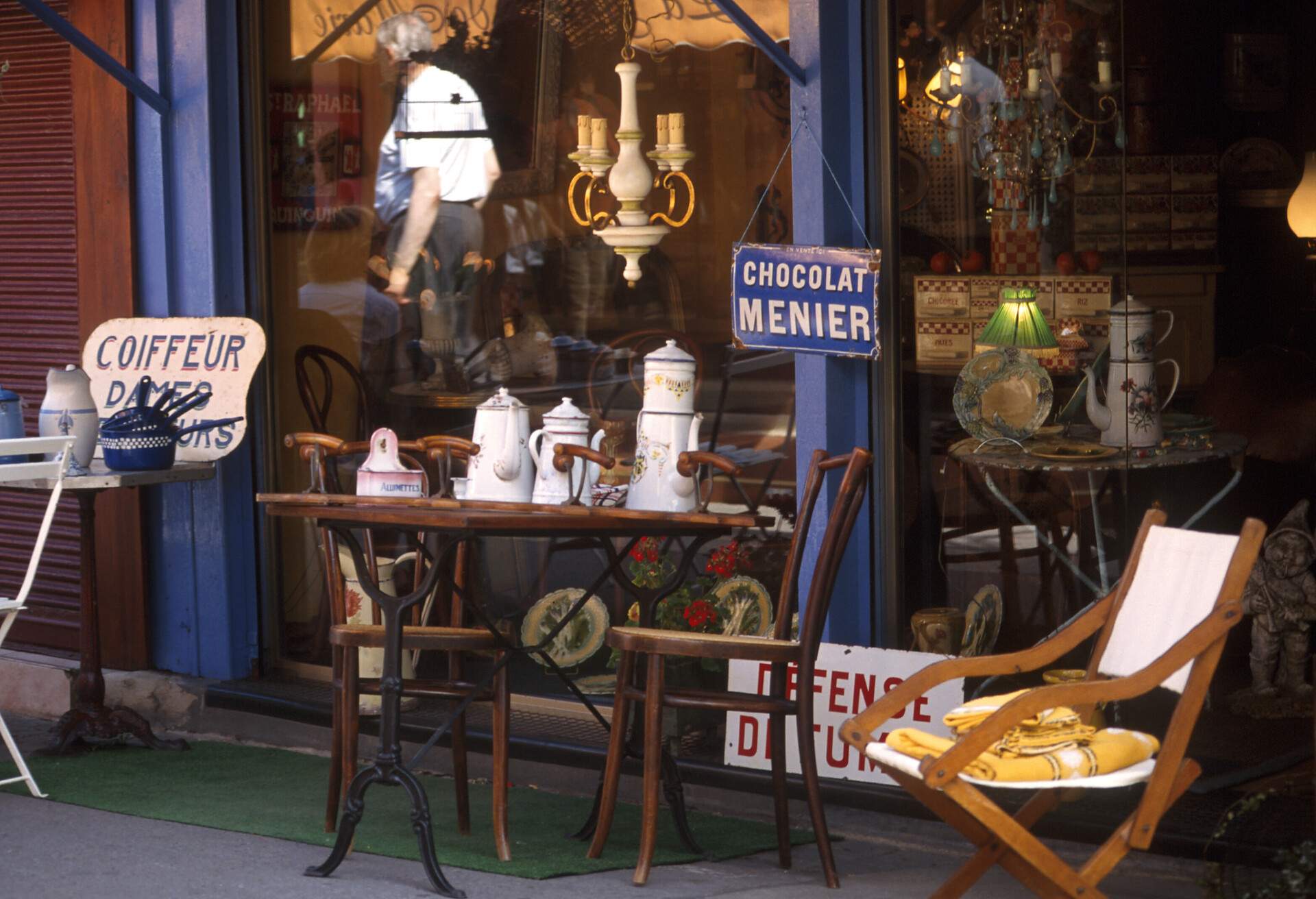 DEST_FRANCE_PARIS_MARCHE-AUX-PUCES-DE-SAINT-OUEN_GettyImages-172635367