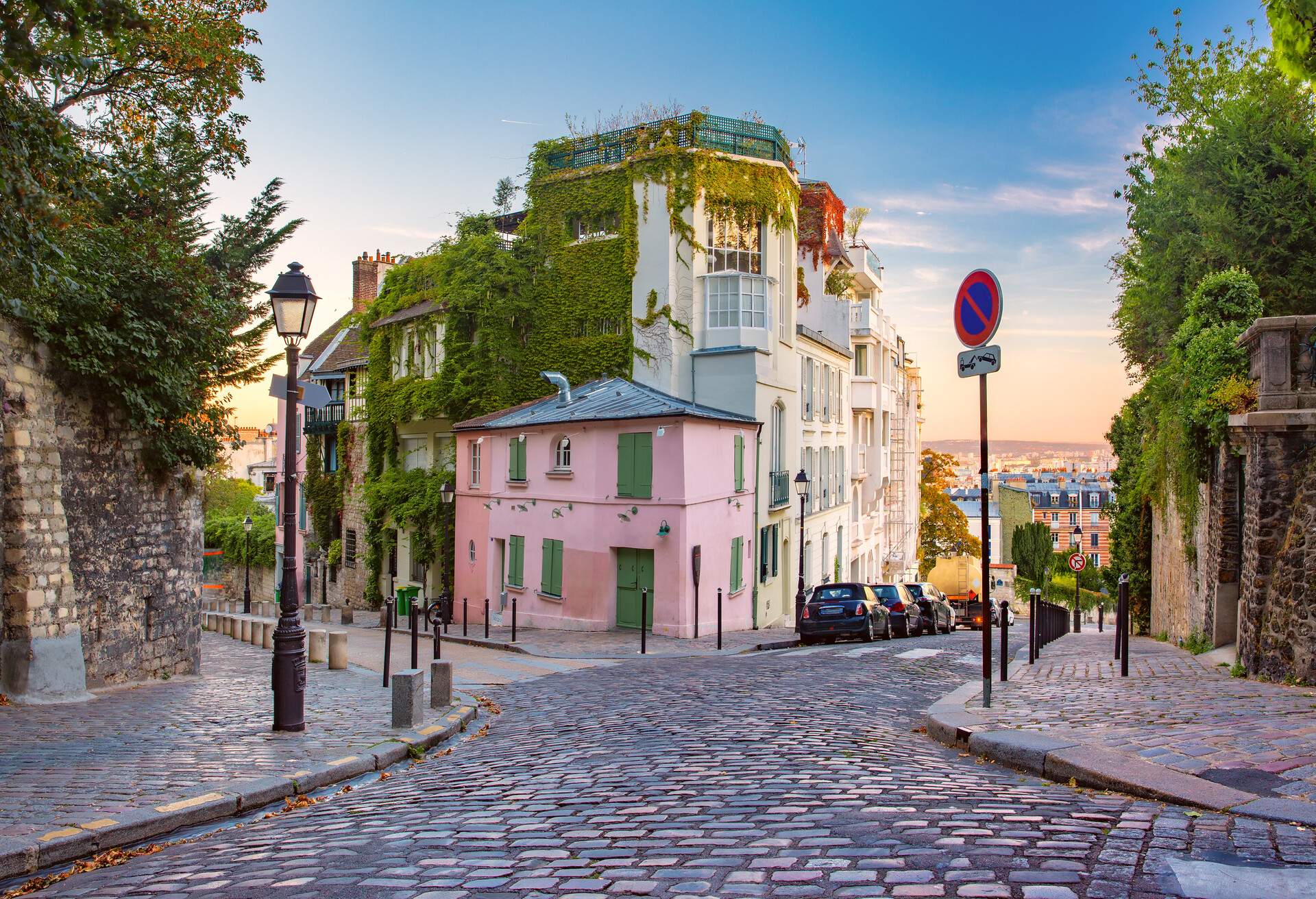 DEST_FRANCE_PARIS_MONTMARTRE_TOWN_GettyImages-1059273012_Universal