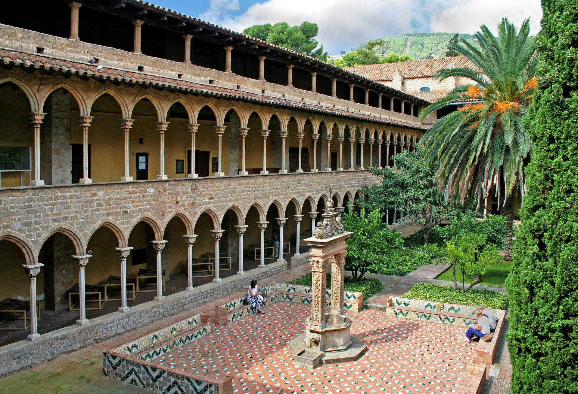 DEST_SPAIN_BARCELONA_Monestir-de-Pedralbes_GettyImages-110960507