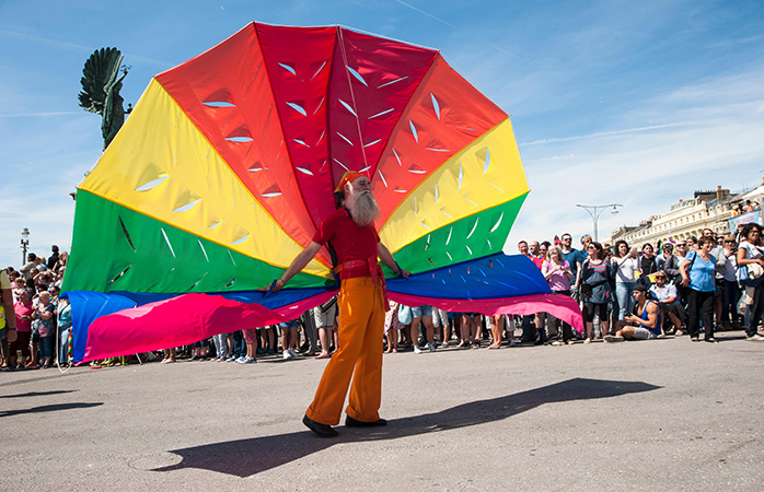 Erlebe die Highlights der Schwulen- und Lesbenszene Brightons bei der Pride