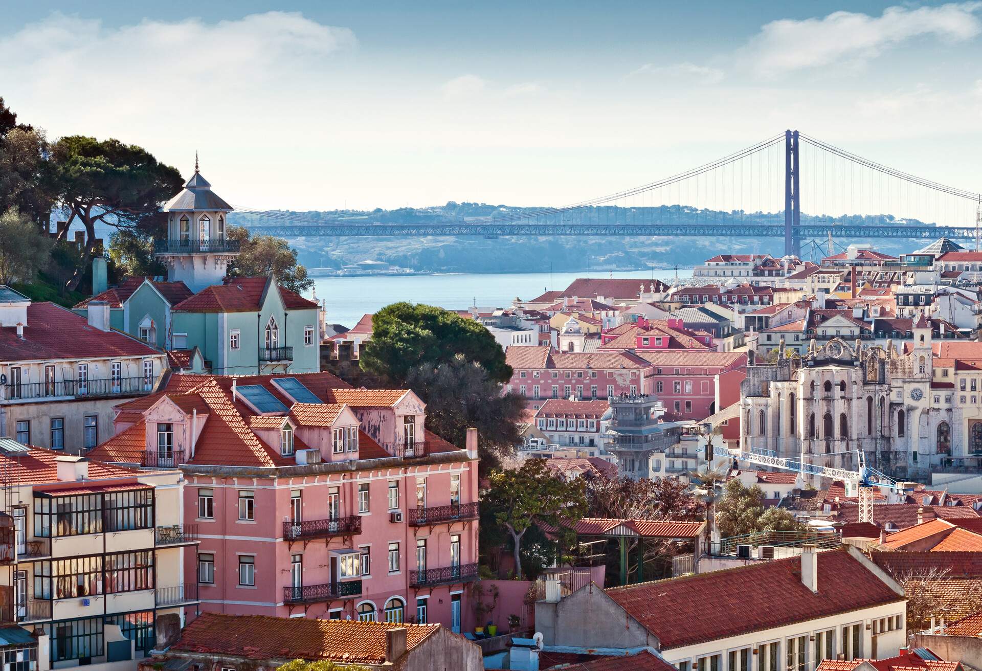 DEST_PORTUGAL_LISBON_BRIDGE_GettyImages-939185152