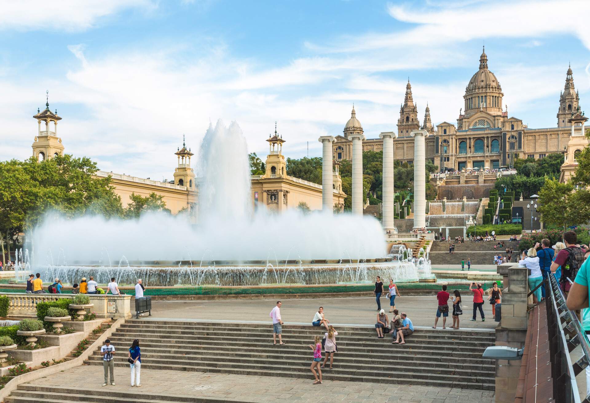 DEST_SPAIN_BARCELONA_Magic_Fountain_of_Montjuic-GettyImages-498402243