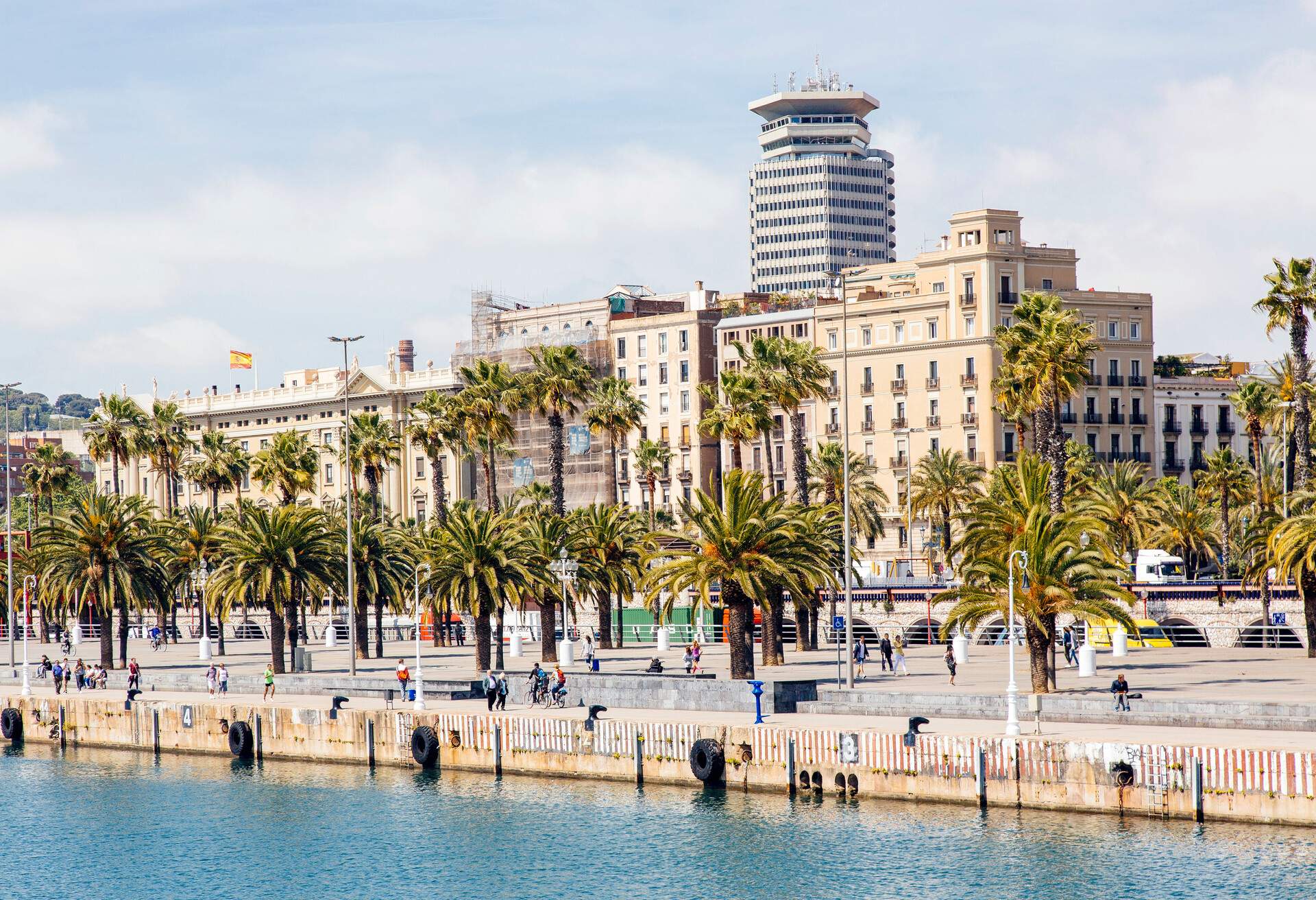 DEST_SPAIN_BARCELONA_PORT VELL WATERFRONT_GettyImages-841247226