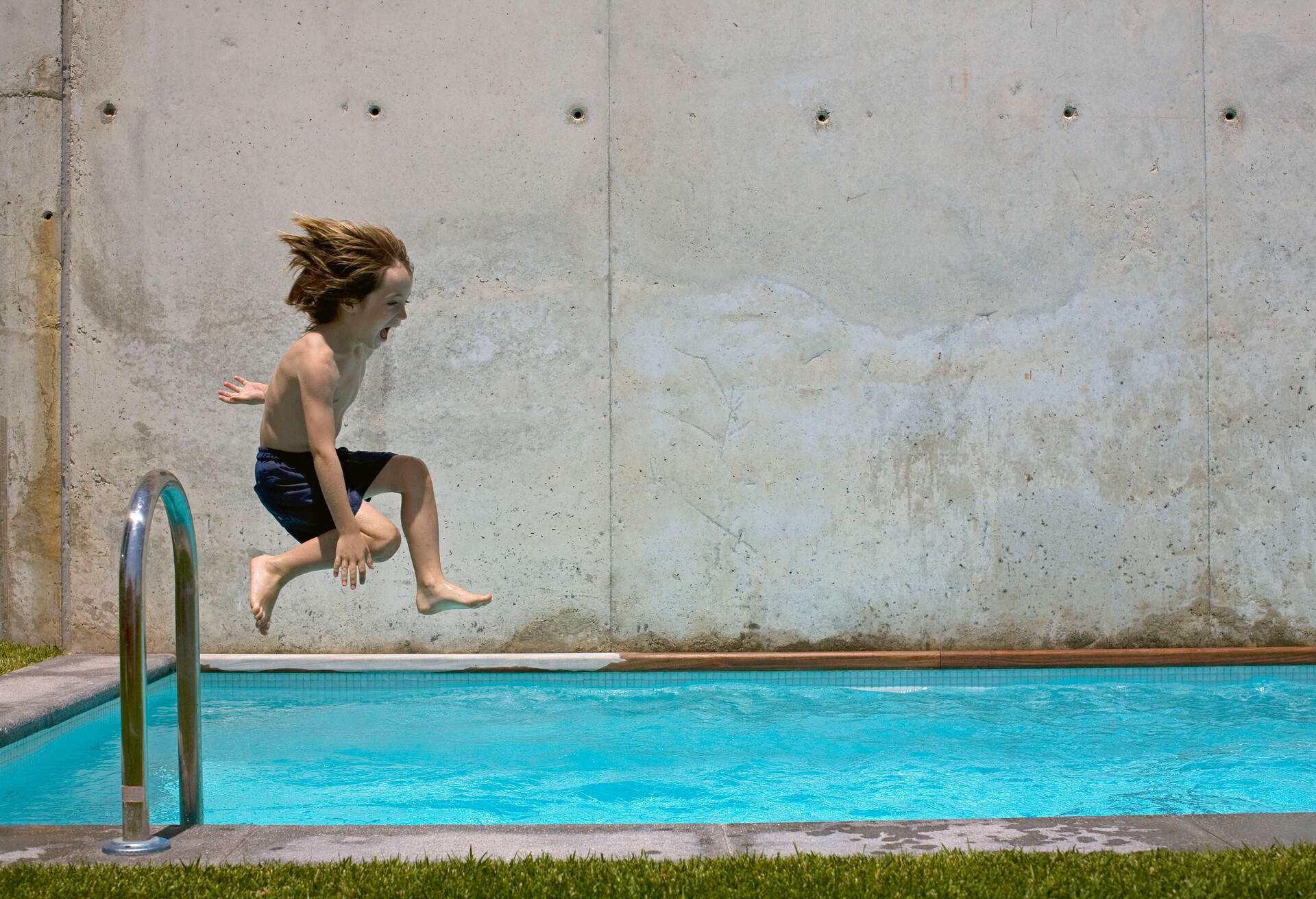 DEST_SPAIN_BARCELONA_THEME_KIDS_POOL_GettyImages-sb10068650x-001