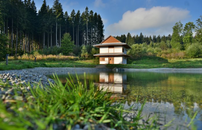 Im Daishin Zen Kloster im Allgäu trifft alte buddhistische Tradition auf moderne Elemente.