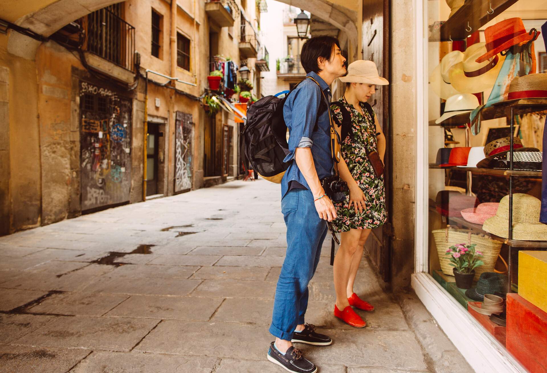 DEST_SPAIN_BARCELONA_THEME_HAT_SHOPPING_GettyImages-667663067