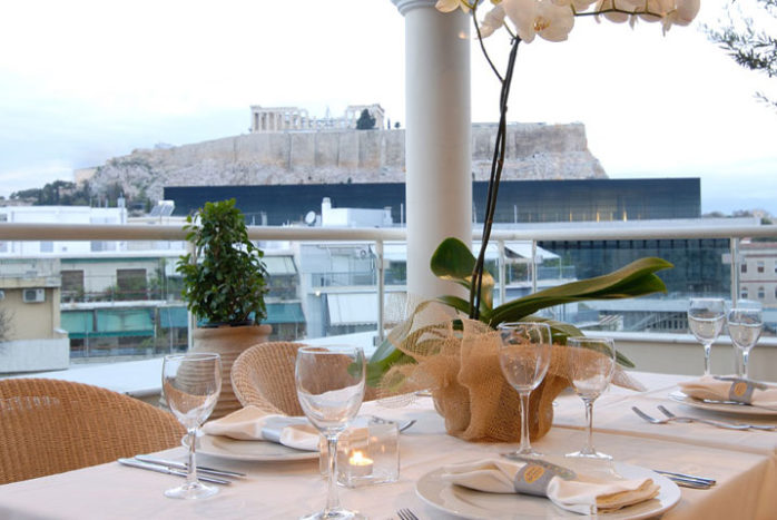 Hotel Hera bietet eine hervorragende Lage am Fuß des Akropolis-Hügels und eine mit dem Aufzug erreichbare Dachterrasse