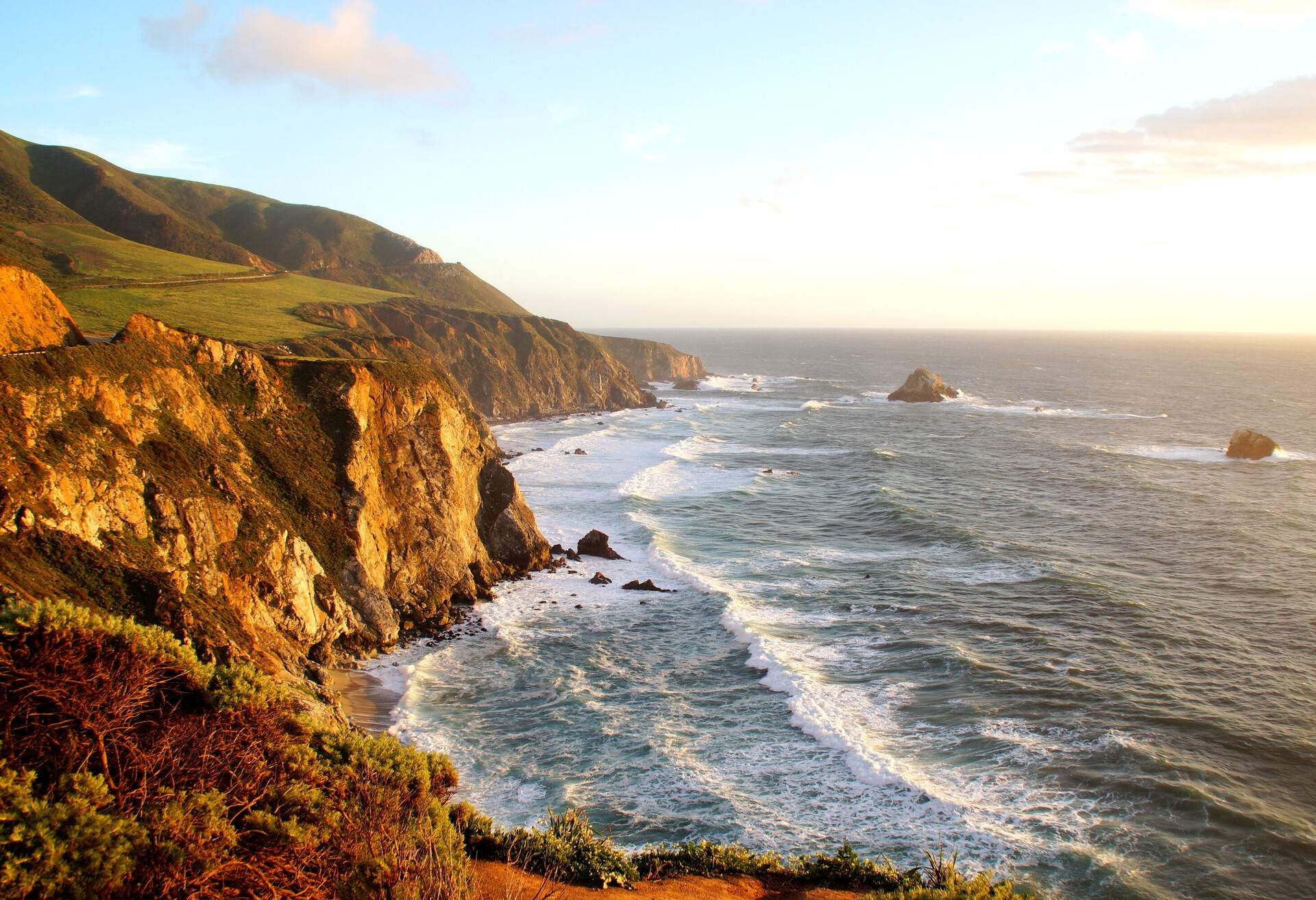 DEST_USA_CALIFORNIA_Pacific Coast Highway near Bixby Bridge-shutterstock-portfolio_1508107229