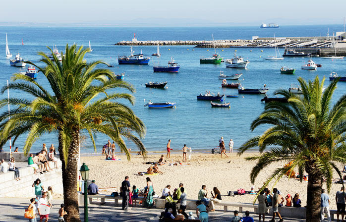 Du willst dich abkühlen? Nur 35 Minuten von Lissabon entfernt liegt die paradiesische Küstenstadt Cascais