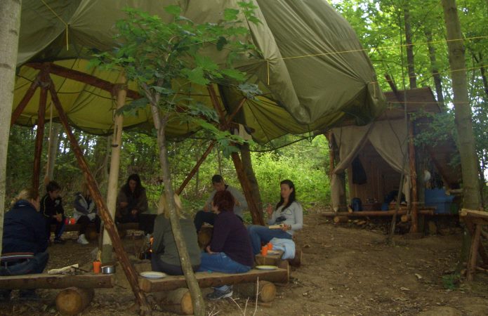Bei den Naturcamps Hunsrück geht es um ein ganzheitliches Naturerlebnis - Überleben inklusive