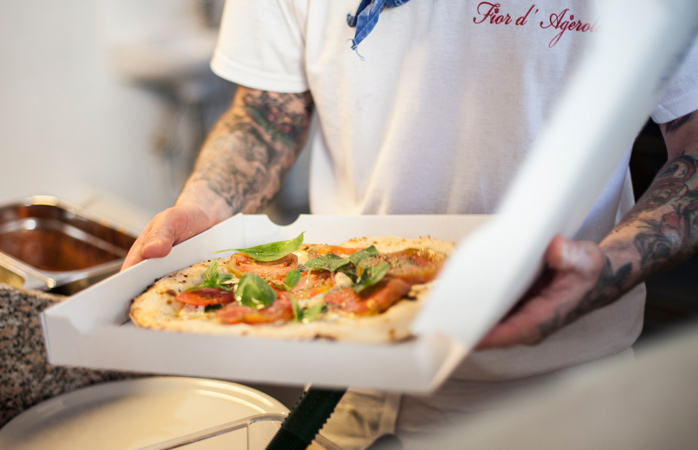 Himmlische Pizza im Neapel-Stil bei Standard