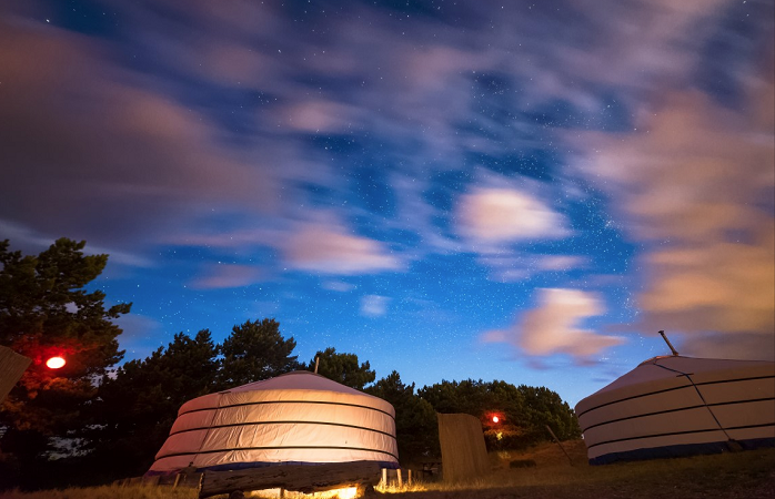 Die Zelte von Texel Yurts in den Niederlanden