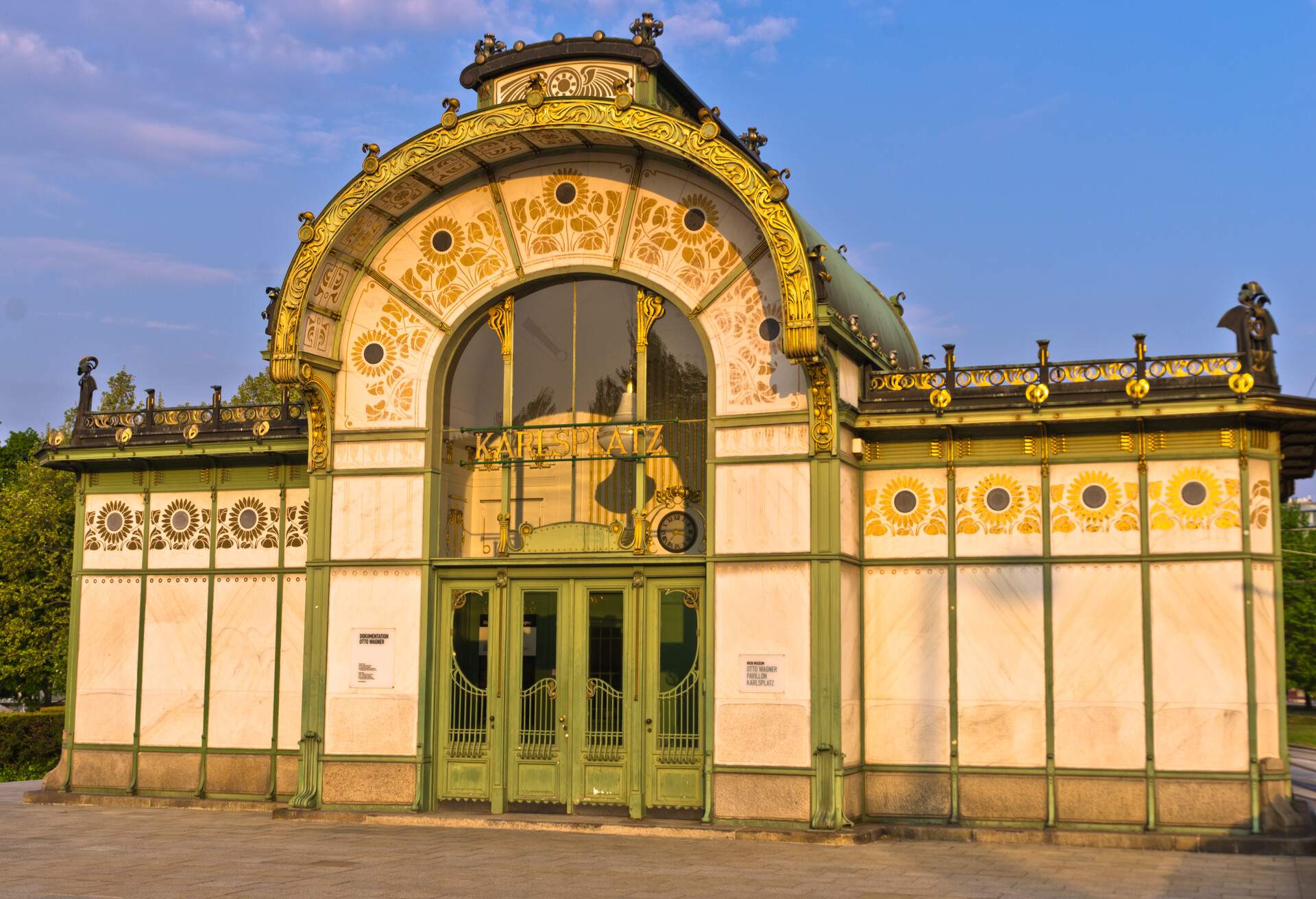 AUSTRIA_VIENNA_SECESSION_KARLSPLATZ-STADTBAHN