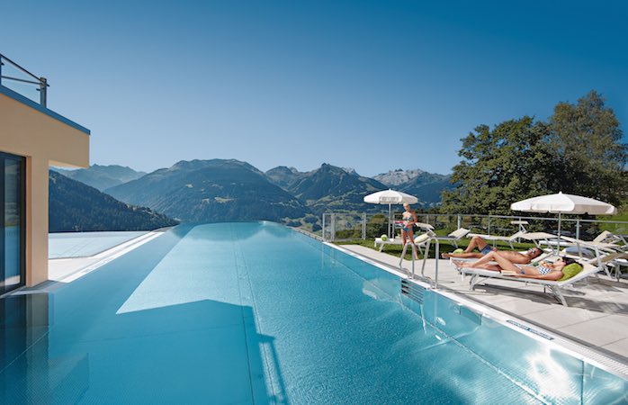 Skypool Montafon - Infinity Pool Ferienhotel Fernblick