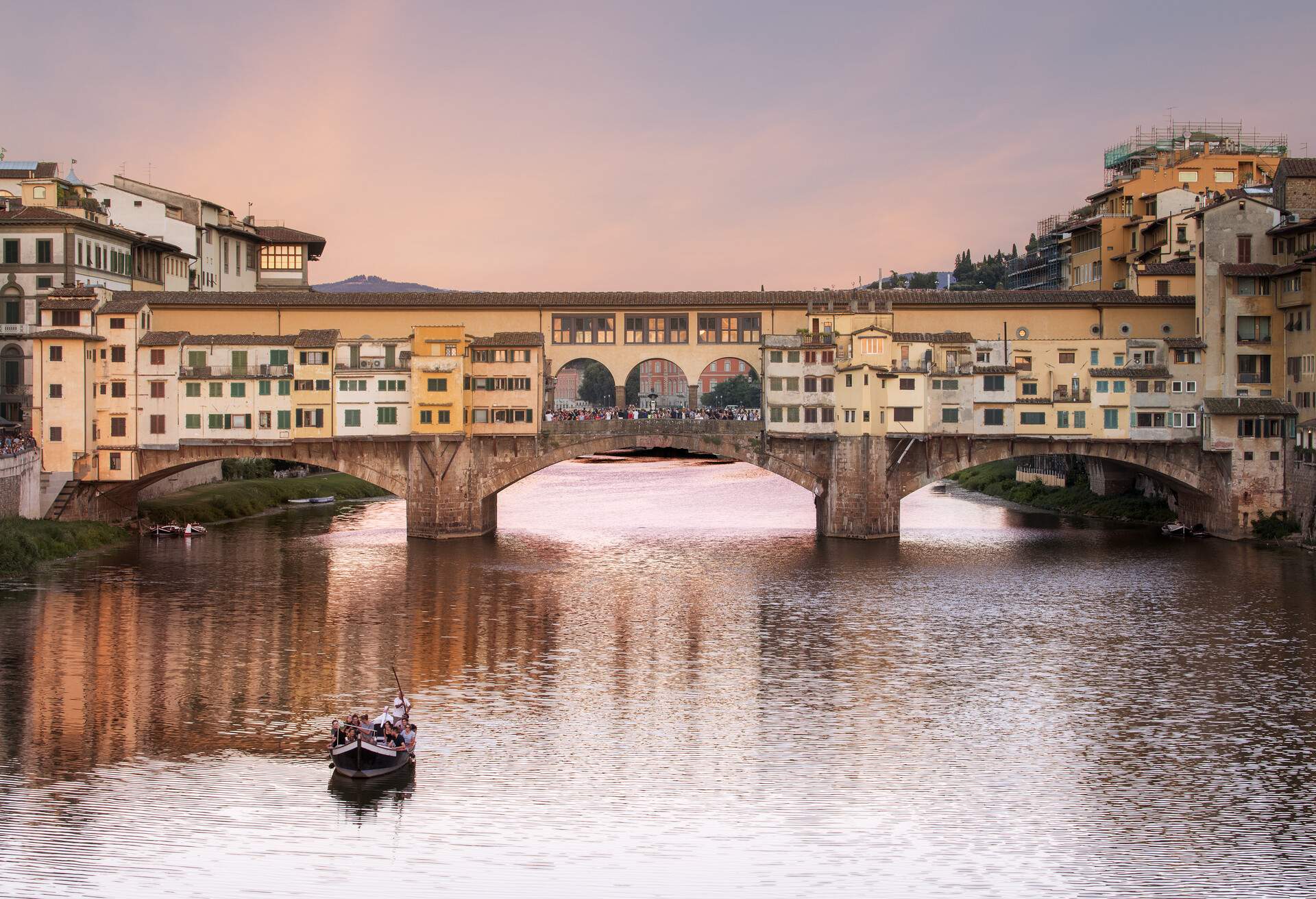 dest_italy_tuscany_florence_river-arno_gettyimages-615783860_universal_within-usage-period_66382.jpg