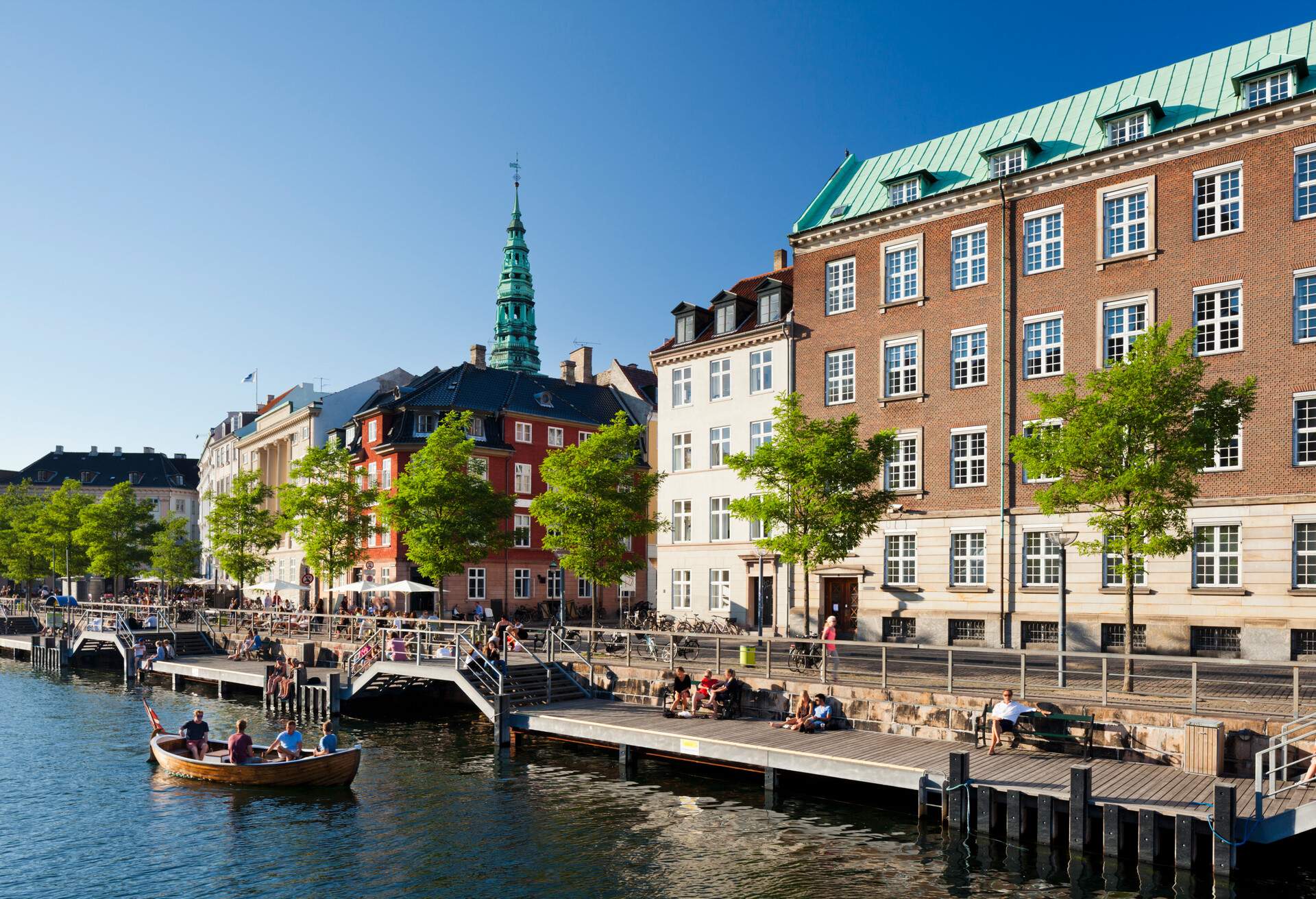 DEST_DENMARK_COPENHAGEN_CANAL_BOAT_GettyImages-505497505