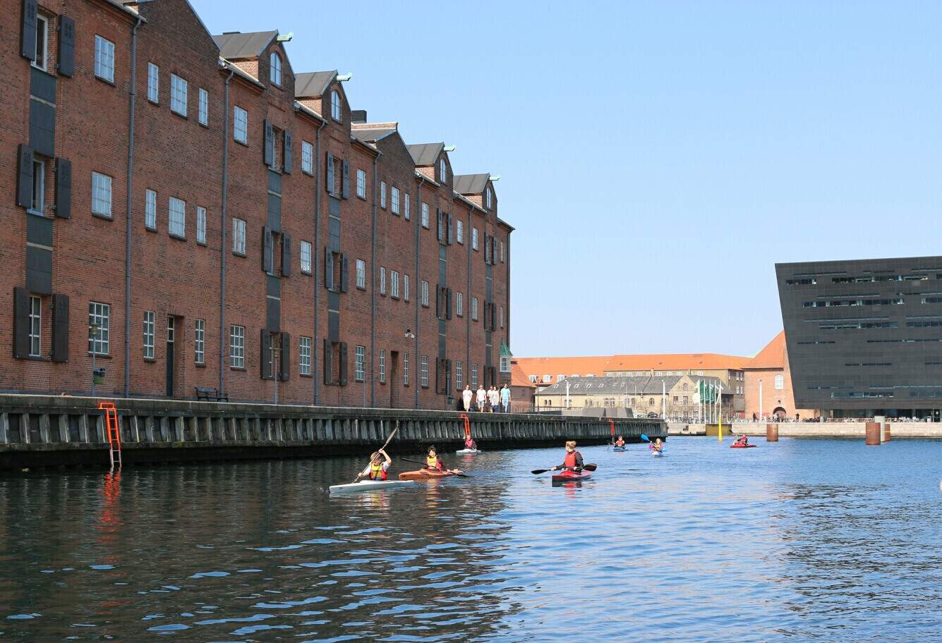 DEST_DENMARK_COPENHAGEN_THEME_CANOEING_KIDS_GettyImages-502845937