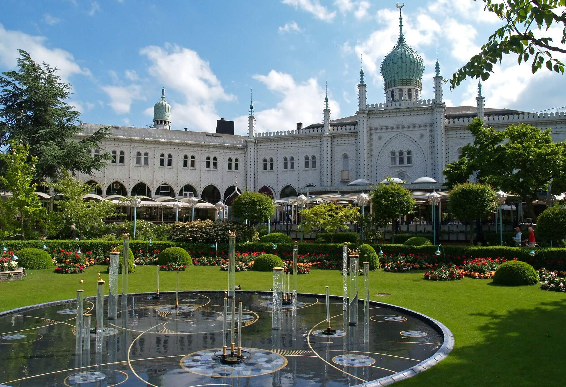 DEST_DENMARK_COPENHAGEN_TIVOLI-GARDENS_shutterstock-portfolio_3372714.jpg