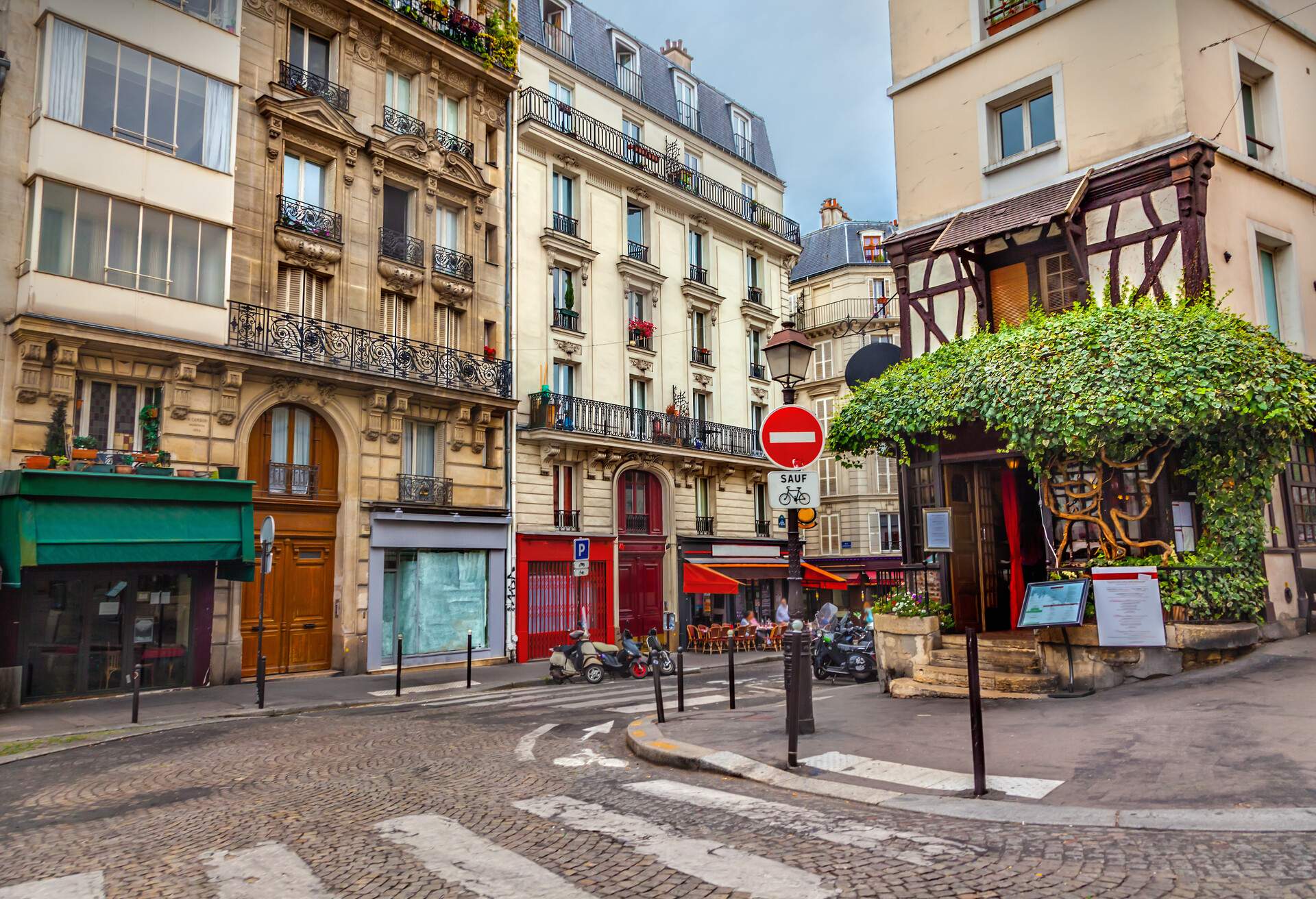 DEST_FRANCE_PARIS_MONTMARTRE_GettyImages-656627868.jpg.crdownload