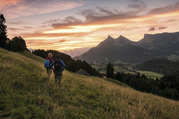 Reference: STO0041773

Schweiz. ganz natuerlich. 
Unterwegs am Moleson mit Sonnenaufgang ueber Gruyeres, FR.

Switzerland. get natural. 
En route at the Moleson with sunrise over Gruyeres, FR.

Suisse. tout naturellement. 
Passez Moleson avec le lever du soleil sur Gruyeres, FR.

Copyright by: Switzerland Tourism - By-Line: swiss-image.ch/Andre Meier