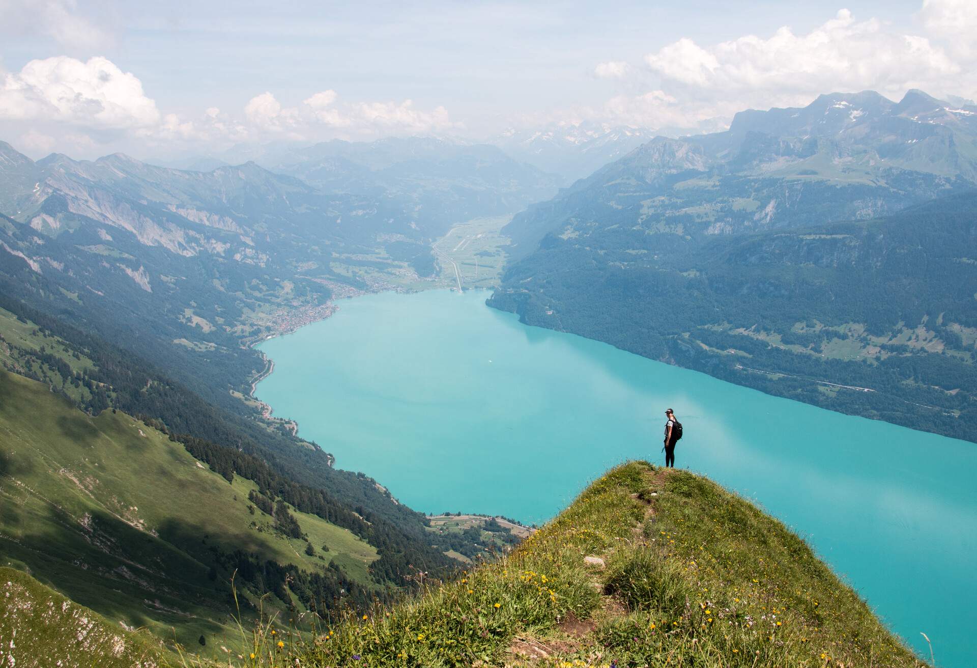 DEST_SWITZERLAND_LAKE-THUN_THUNERSEE_THEME_HIKING_GettyImages-1169607808