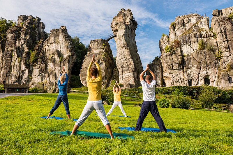 Yoga-Externsteinen-Teutoburger-Wald-Tourismus