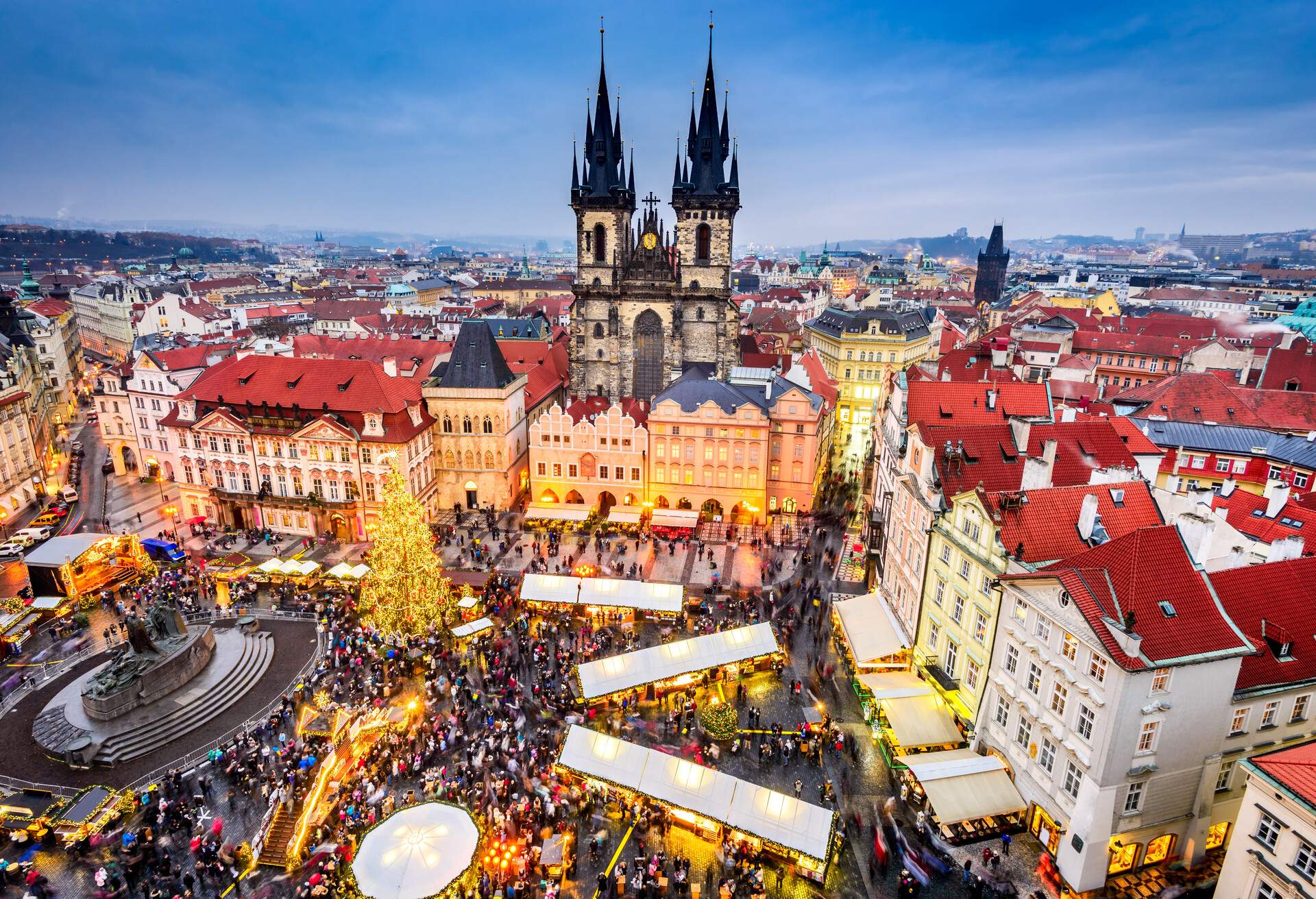 DEST_CZECHIA_PRAGUE_THEME_CHRISTMAS_GettyImages-827603792