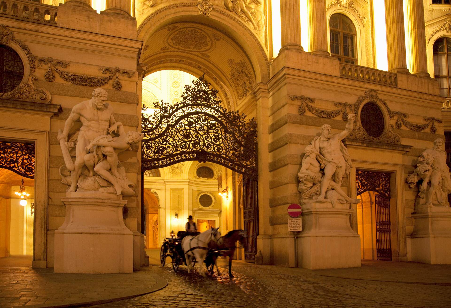 AUSTRIA_VIENNA_HOFBURG-PALACE_ENTRANCE