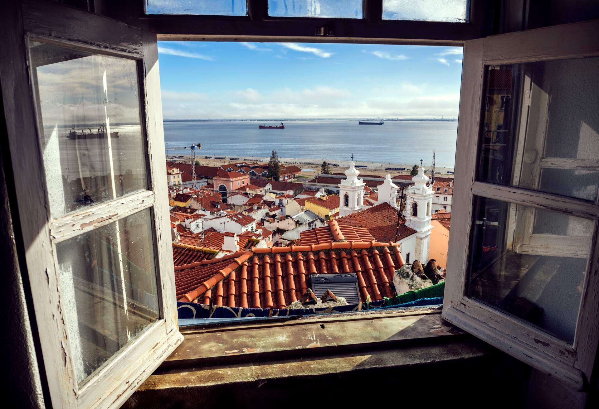 PORTUGAL_LISBON_ALFAMA_RIVER-TEJO