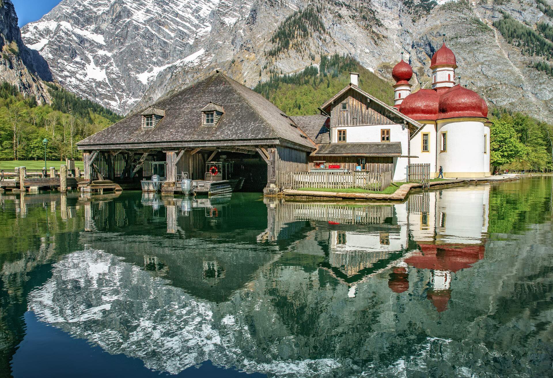 DEST_GERMANY_BERCHTESGADEN_ST BARTOLOMAE CHURCH_LAKE KOENIGSEE_GettyImages-529724804