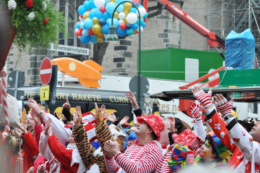 Kamelle-Jäger am Rosenmontagszug