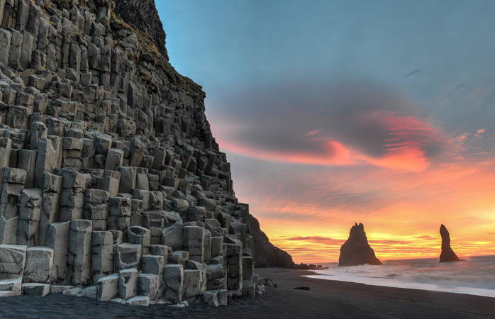  Strände gibt es in den verschiedensten Formen und Größen. Besuche den schwarzen Sandstrand Reynisfjara, wenn du in Island bist 