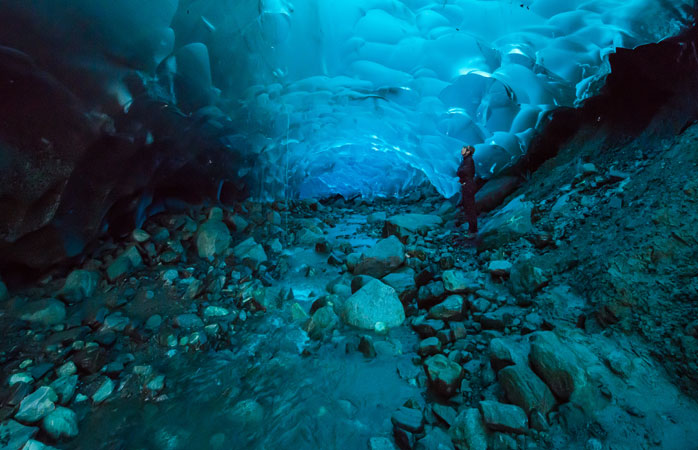  Das Ende des Pfads – die türkisen Höhlen im Zentrum des Mendenhall-Gletschers